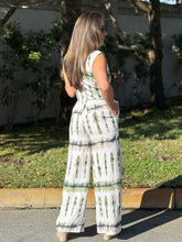 Load image into Gallery viewer, &quot;Julieta&quot; Printed Button Up Vest And Matching Pants Set
