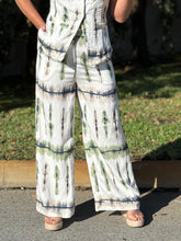 Load image into Gallery viewer, &quot;Julieta&quot; Printed Button Up Vest And Matching Pants Set
