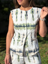 Load image into Gallery viewer, &quot;Julieta&quot; Printed Button Up Vest And Matching Pants Set
