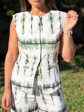 Load image into Gallery viewer, &quot;Julieta&quot; Printed Button Up Vest And Matching Pants Set
