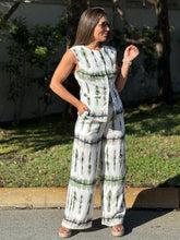 Load image into Gallery viewer, &quot;Julieta&quot; Printed Button Up Vest And Matching Pants Set
