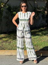 Load image into Gallery viewer, &quot;Julieta&quot; Printed Button Up Vest And Matching Pants Set
