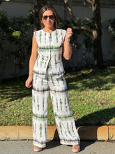 Load image into Gallery viewer, &quot;Julieta&quot; Printed Button Up Vest And Matching Pants Set
