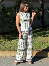 Load image into Gallery viewer, &quot;Julieta&quot; Printed Button Up Vest And Matching Pants Set
