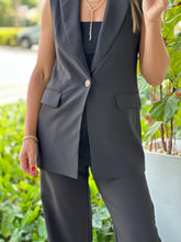 Load image into Gallery viewer, &quot;Pia&quot; Sleeveless Vest Blazer
