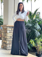 Load image into Gallery viewer, &quot;Angie&quot; Long Sleeve Crop Top
