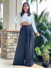 Load image into Gallery viewer, &quot;Angie&quot; Long Sleeve Crop Top
